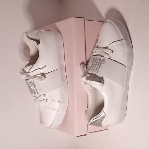 Juicy Couture "JUICY CHAYA" 👟 - Picture 2 of 12